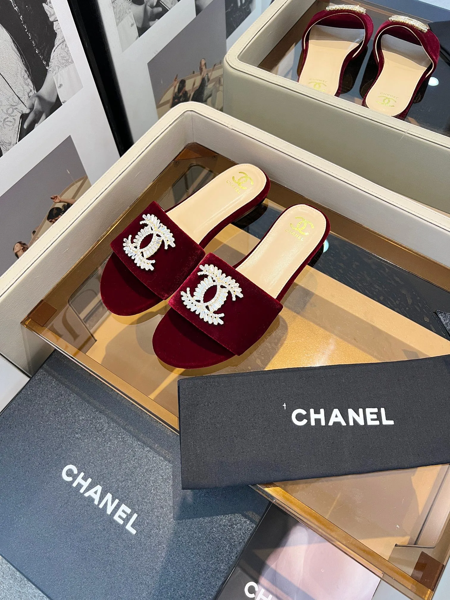 👟👟Ex-factory price 420👟👟 Genuine leather bottom +40 🎉🎉🎉Chanel Xiaoxiang C family sandals series official website synchronization, classic and elegant, casual wear 🌹🌹🌹🌹Original logo ~ Made of imported cowhide and C family custom fabrics, a variety of colors for the goddess to choose from! ❤️❤️❤️❤️ Code number: 36~40 (customized 35, 41, 42, 43, 44 are not returnable or exchangeable): Rubber leather sole +40